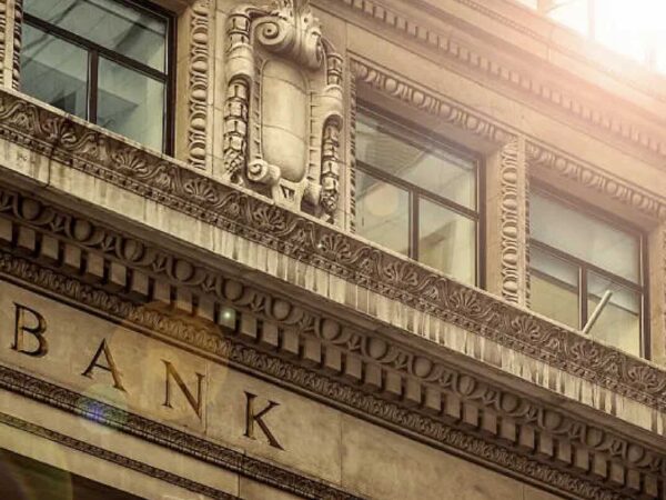 Скільки можна переказати на картку без питань у 2025 році: нові правила / Фото: відкриті джерела