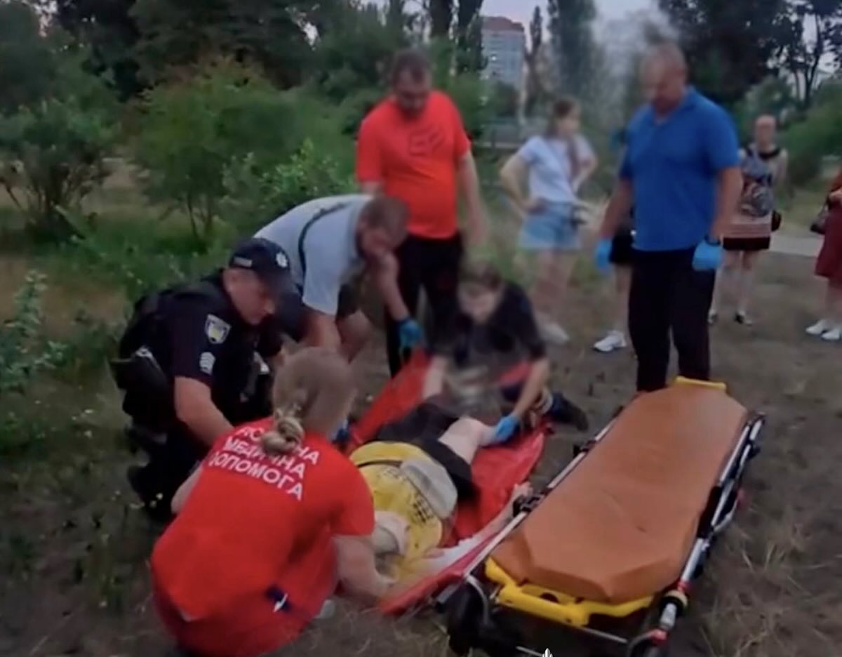 У Києві собака зірвався з повідка і покусав жінку — вона у лікарні / Фото: Нацполіція